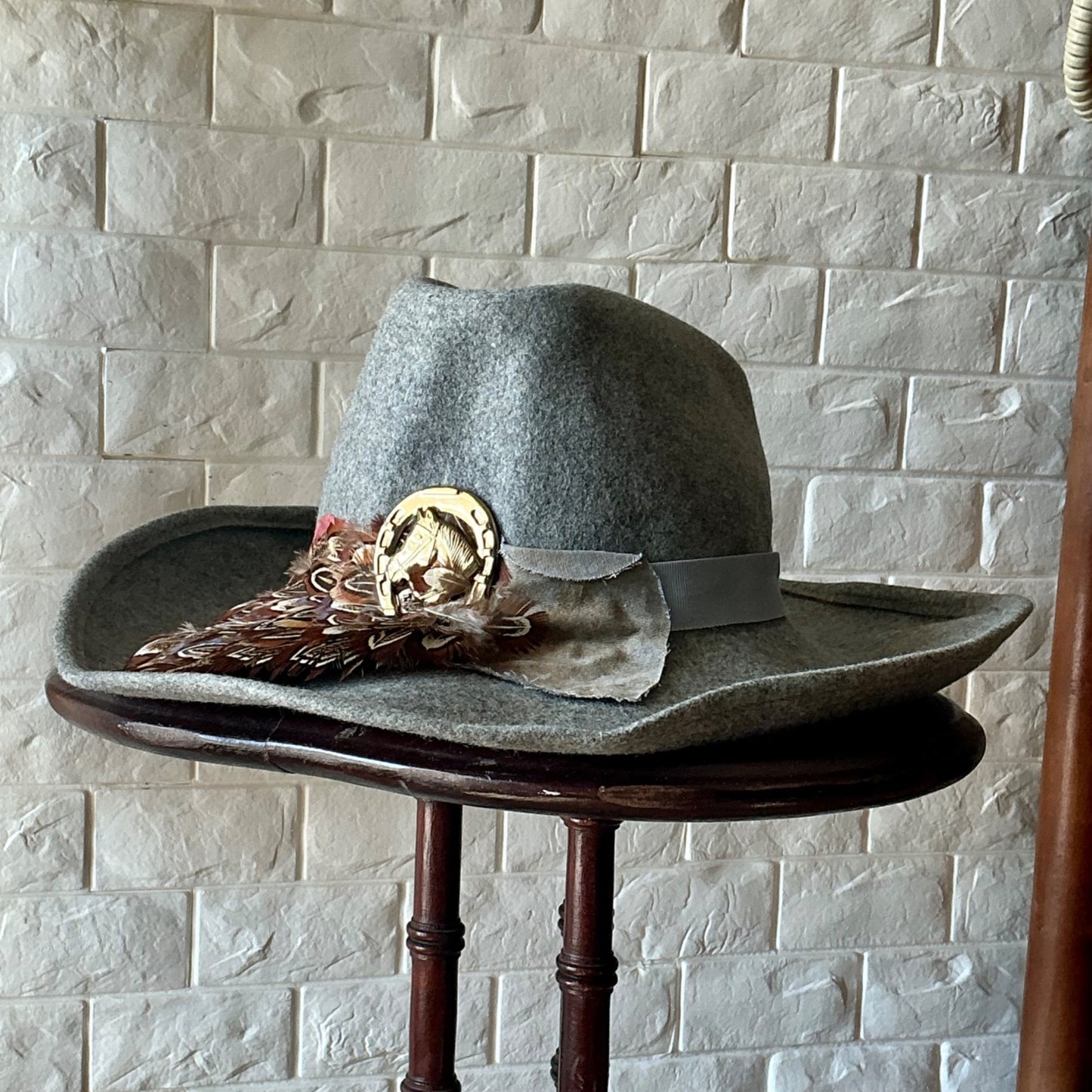 Vintage Peachfelt Grey Felt Hat Gold-Tone Horse Head Emblem + Pheasant Feathers