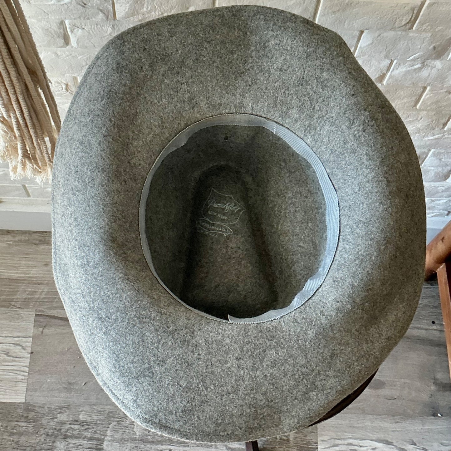 Vintage Peachfelt Grey Felt Hat Gold-Tone Horse Head Emblem + Pheasant Feathers