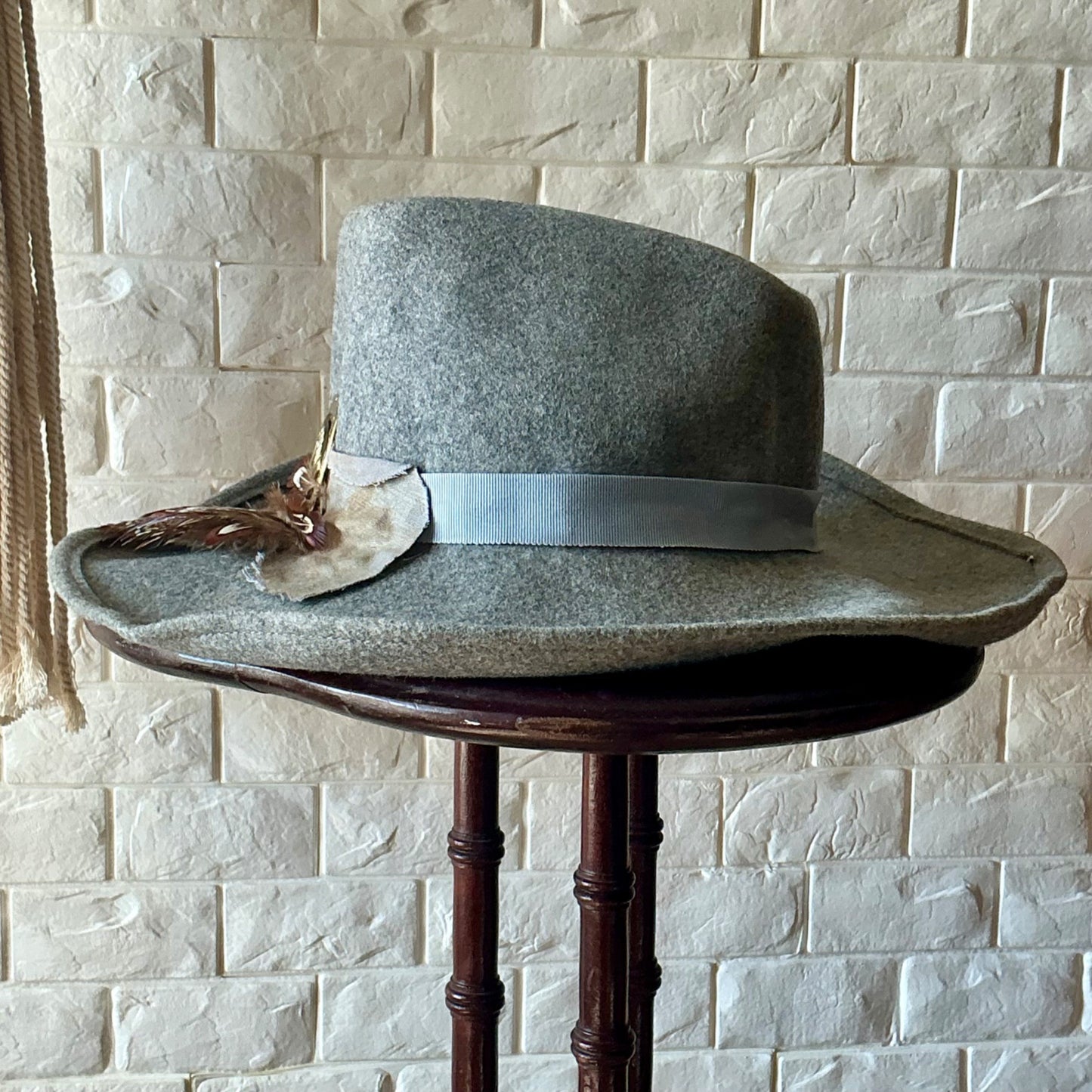 Vintage Peachfelt Grey Felt Hat Gold-Tone Horse Head Emblem + Pheasant Feathers