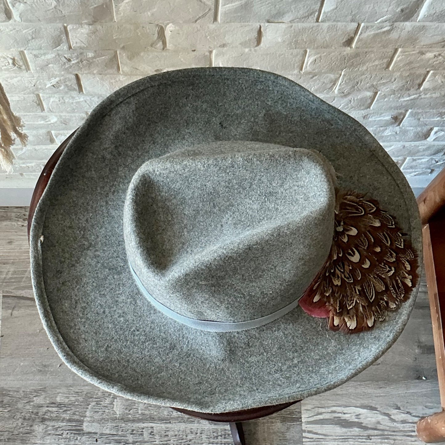 Vintage Peachfelt Grey Felt Hat Gold-Tone Horse Head Emblem + Pheasant Feathers